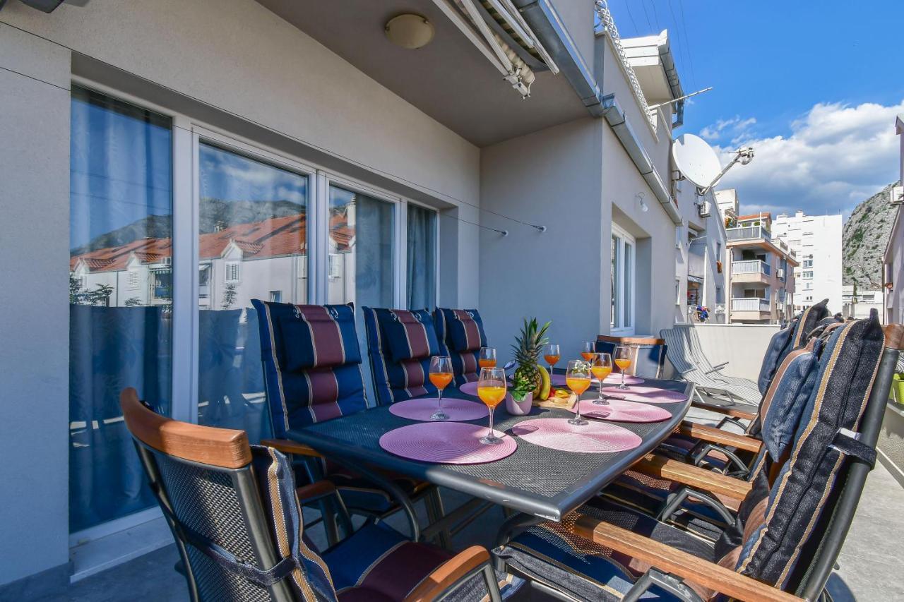 Apartment Ela Omis Exterior photo