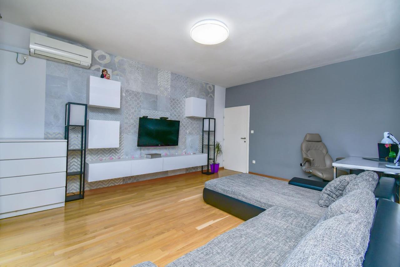 Apartment Ela Omis Exterior photo
